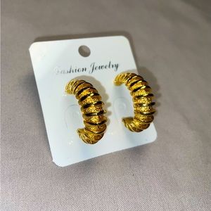 18k Gold Vintage Sarah Coventry Stud Earrings